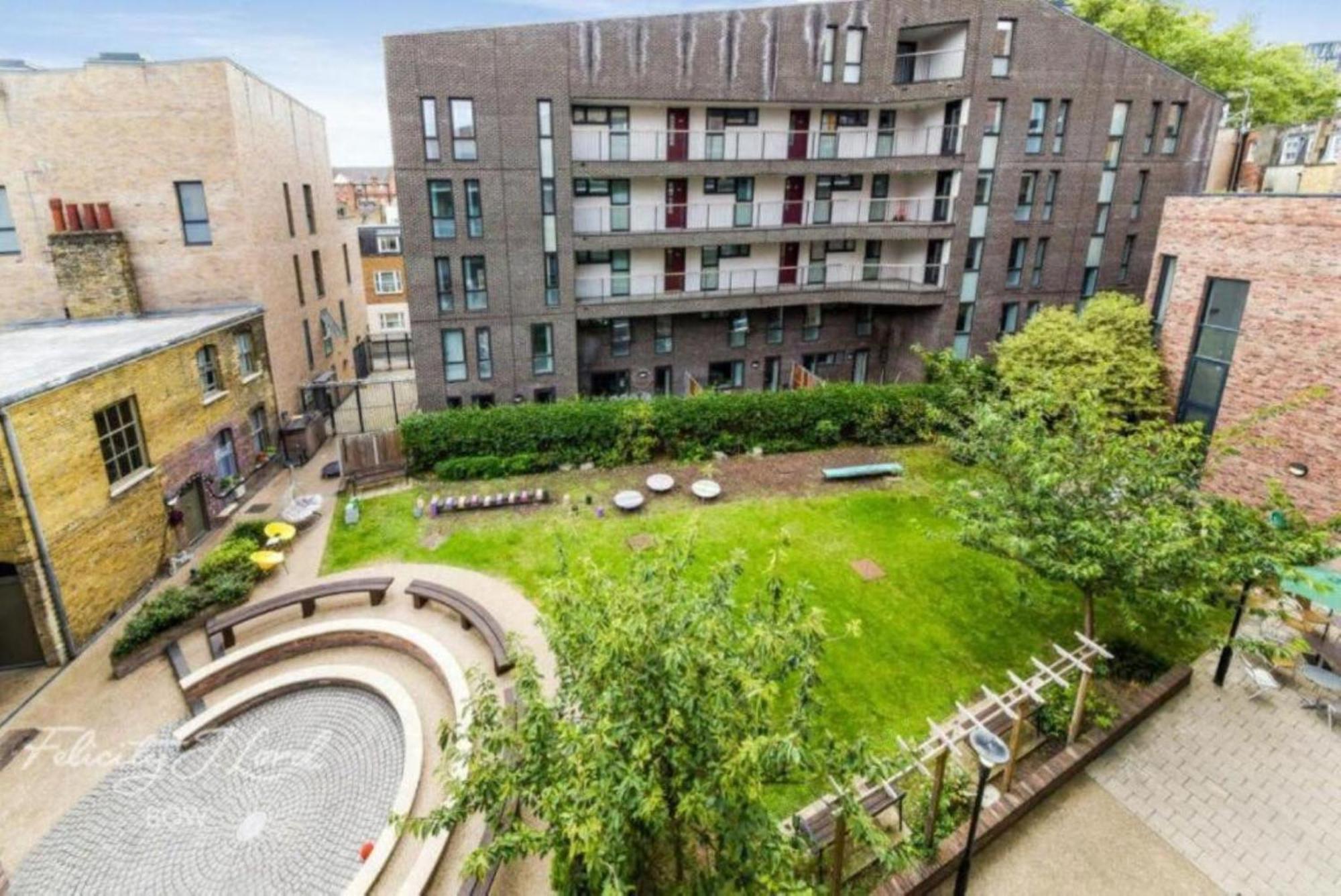 Spacious 2 Bedroom With Balcony * Londra