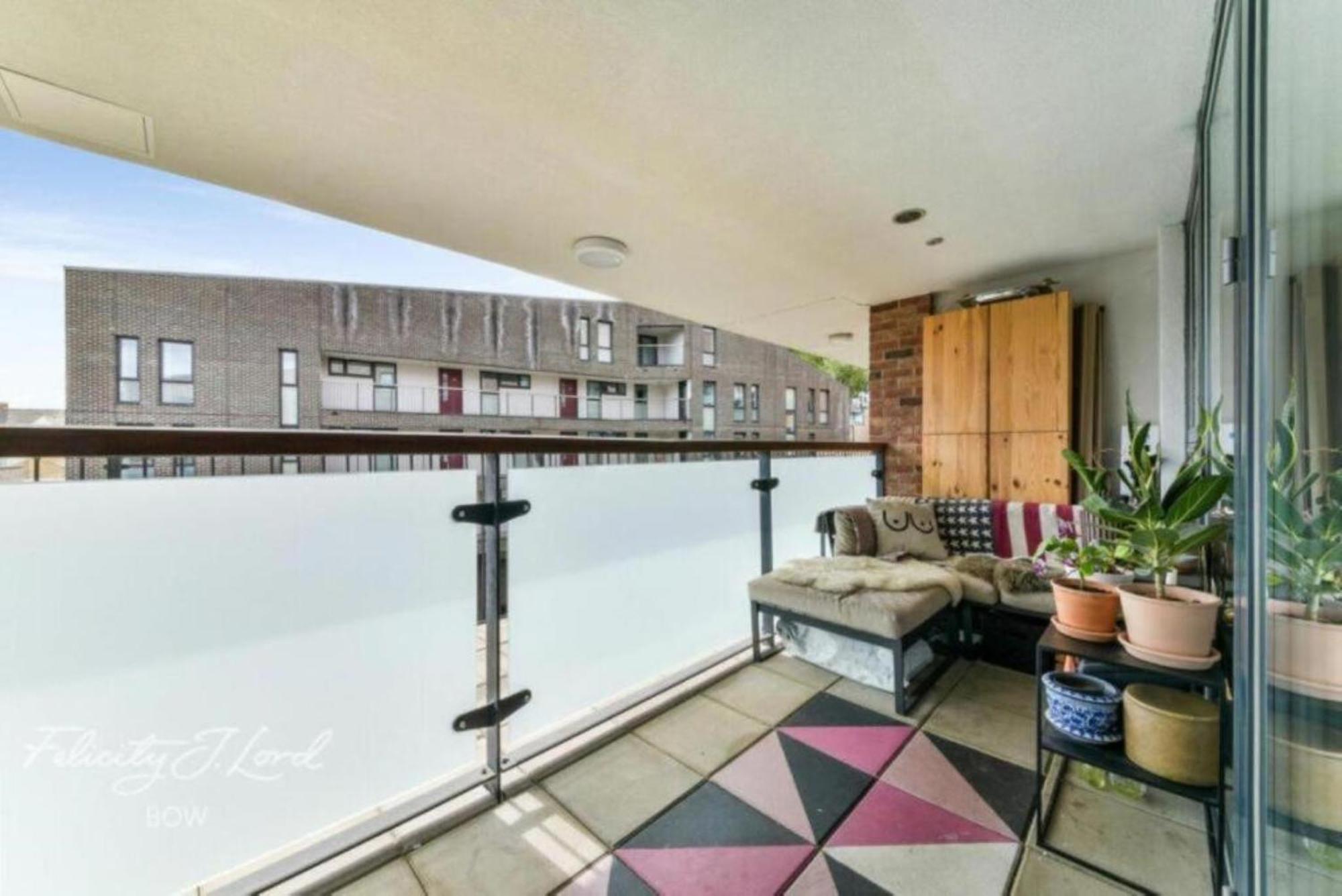 Spacious 2 Bedroom With Balcony Appartamento