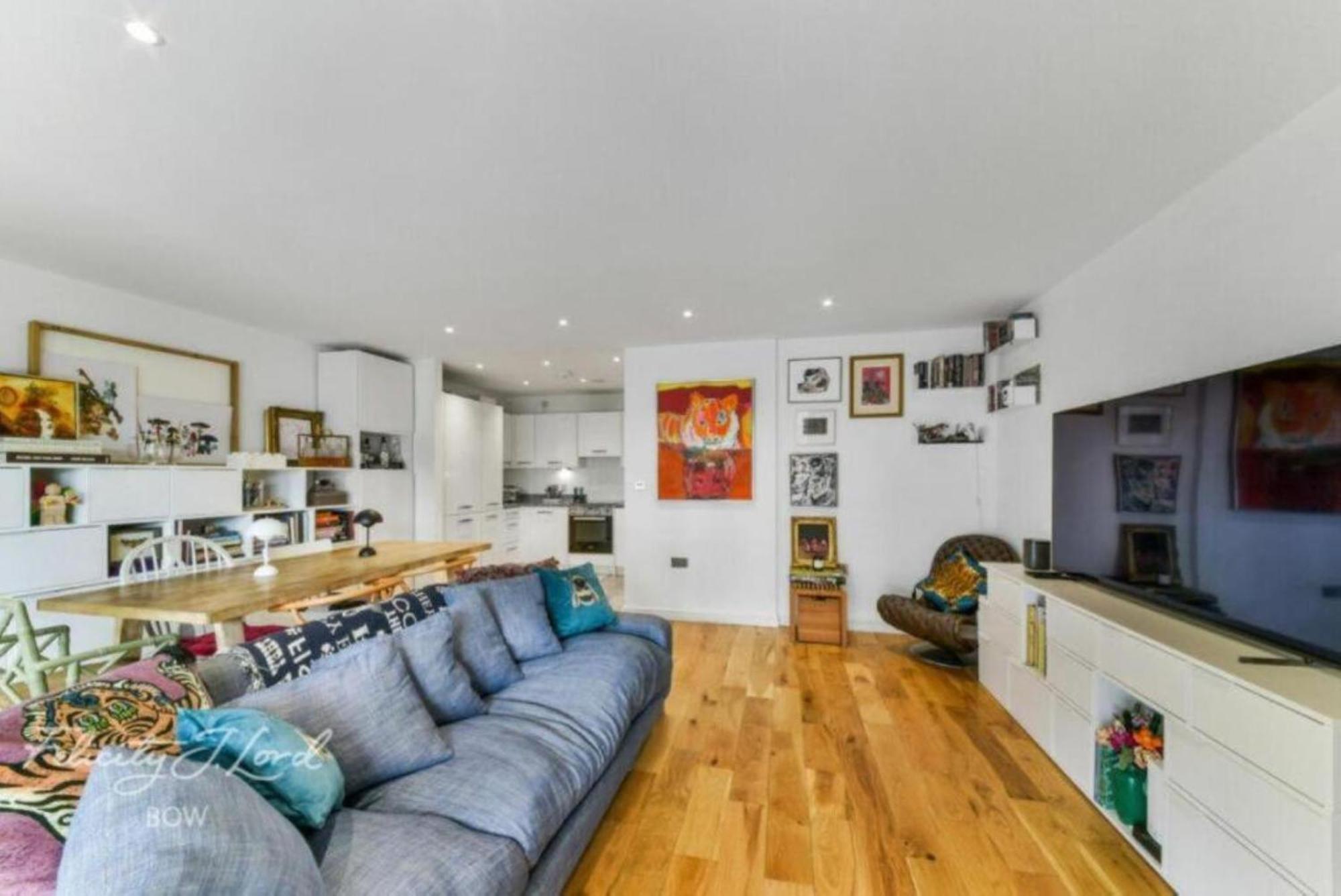 Spacious 2 Bedroom With Balcony Apartament *