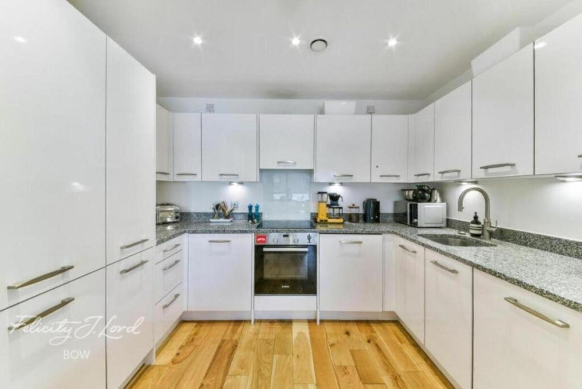 Apartament Spacious 2 Bedroom With Balcony *